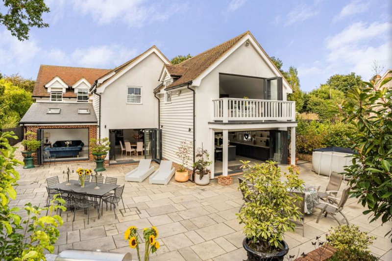 Mayrose House: 6BR 4BATH Luxe Spacious Retreat, 6-Bedroom House in Takeley, Sleeps 11