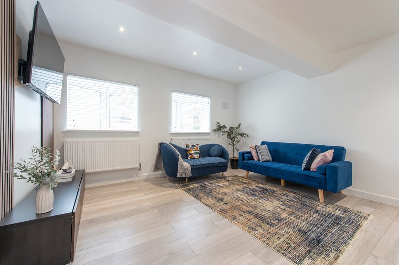Modern 1BR I Work-From-Home Ready I Fast Wi-Fi