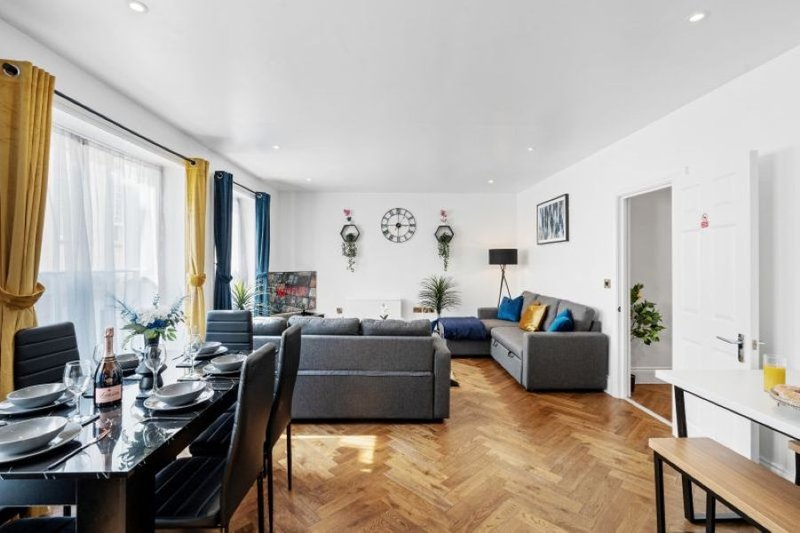 Open-plan kitchen, dining and living space, ideal for self-catering and longer contractor stays.