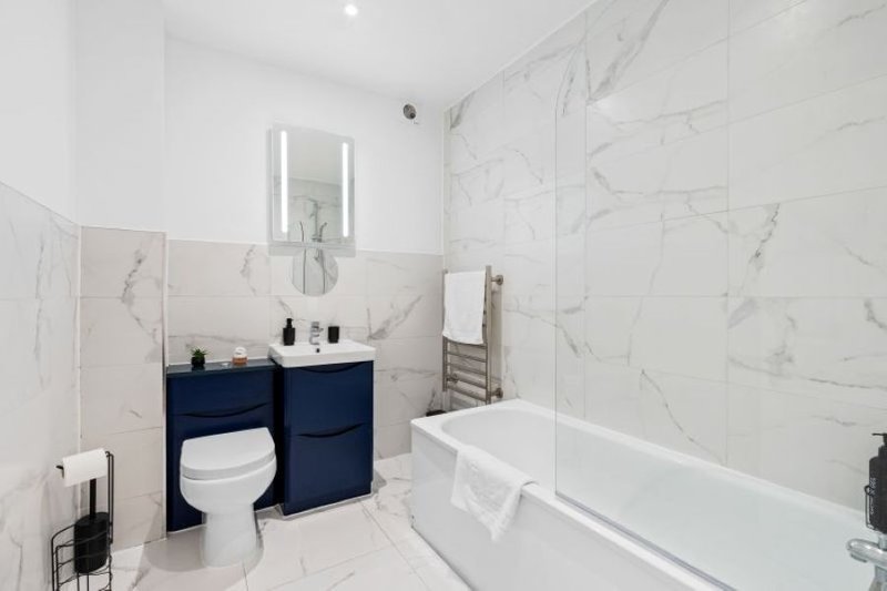 Second bathroom with bath and shower, giving larger teams the convenience of two bathrooms.