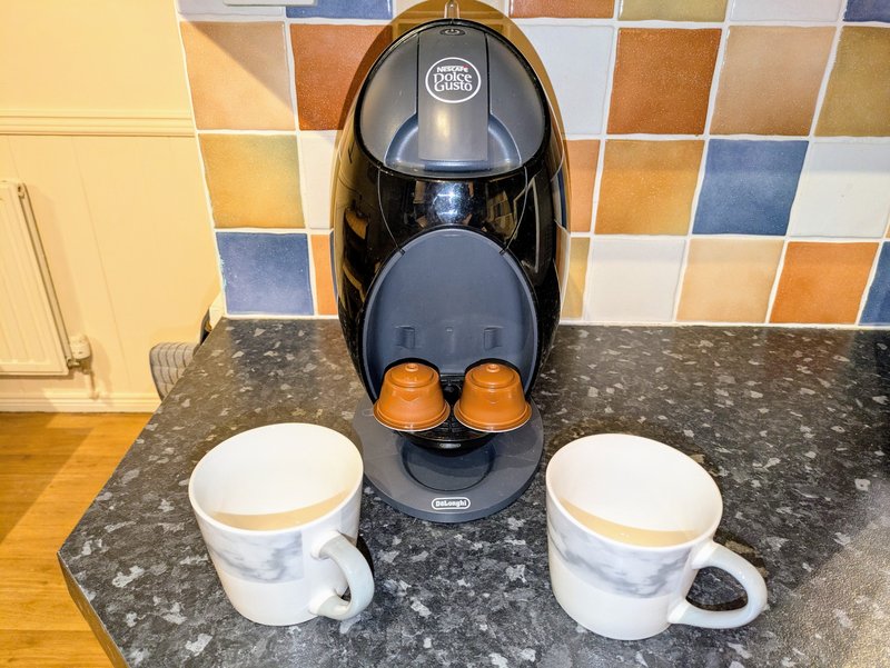 A convenient coffee station with a Nescafé Dolce Gusto coffee machine, ideal for working groups to enjoy a quick coffee before heading out for the day or relaxing after work.