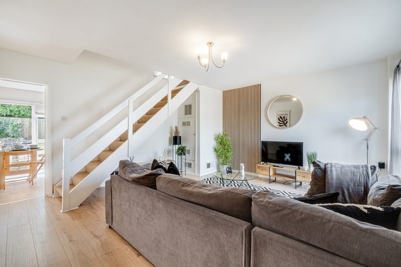 3 Bedroom Home With Free Parking & WiFi