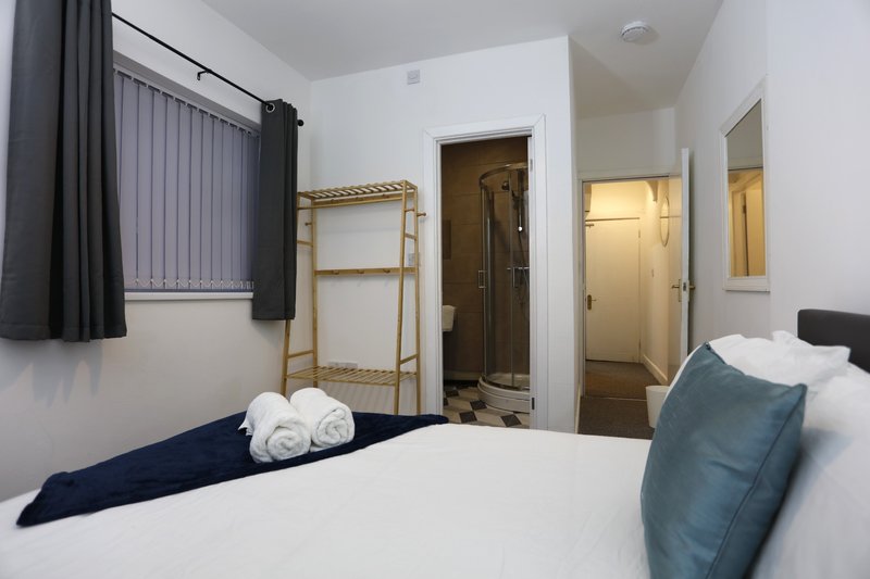 Every bedroom in the property benefits from its own private ensuite, ideal for contractors wanting comfort and privacy.