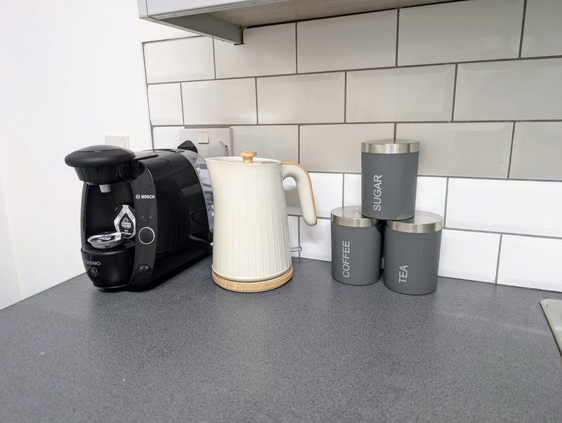 Fully equipped kitchen with a coffee machine, kettle, toaster and everyday essentials, ideal for contractors to prepare meals and refreshments during their stay.