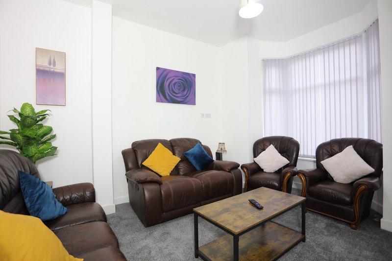 Contractor House, 4 Bed Ensuite, Near Stadium