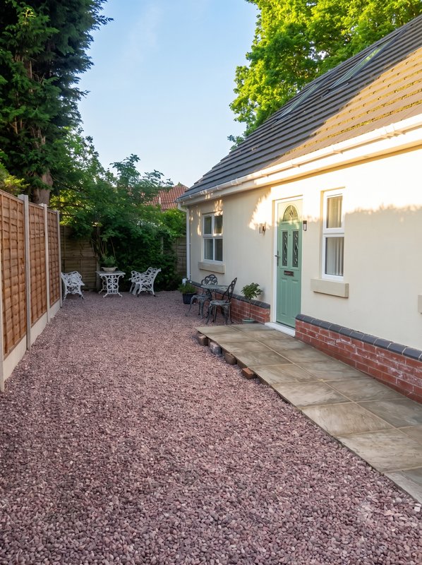 Two bed apartment, sleeps 5, ideal for work stays